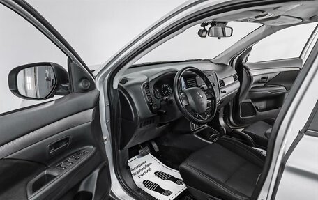 Mitsubishi Outlander III рестайлинг 3, 2017 год, 1 865 000 рублей, 5 фотография