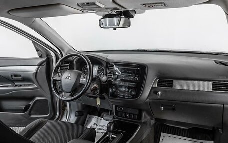 Mitsubishi Outlander III рестайлинг 3, 2017 год, 1 865 000 рублей, 8 фотография