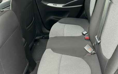 Hyundai Solaris II рестайлинг, 2013 год, 935 000 рублей, 11 фотография