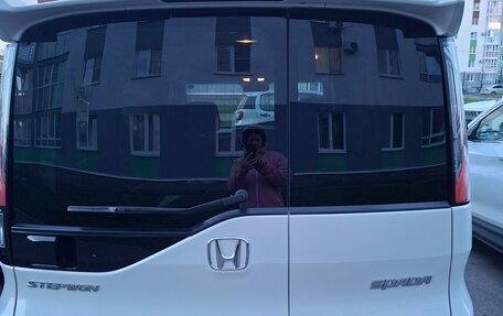 Honda Stepwgn IV, 2021 год, 3 100 000 рублей, 2 фотография
