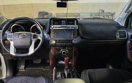 Toyota Land Cruiser Prado 150 рестайлинг 2, 2017 год, 4 950 000 рублей, 10 фотография