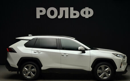 Toyota RAV4, 2022 год, 3 450 000 рублей, 5 фотография