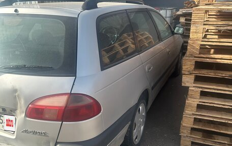 Toyota Avensis III рестайлинг, 2001 год, 210 000 рублей, 4 фотография