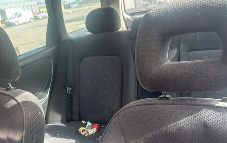 Toyota Avensis III рестайлинг, 2001 год, 210 000 рублей, 6 фотография