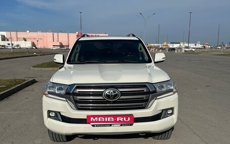 Toyota Land Cruiser 200, 2018 год, 7 050 000 рублей, 2 фотография