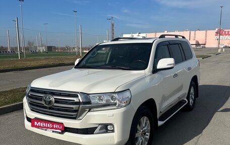 Toyota Land Cruiser 200, 2018 год, 7 050 000 рублей, 4 фотография