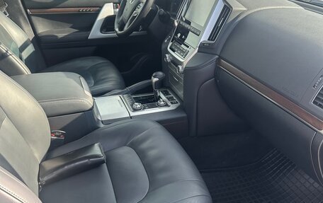 Toyota Land Cruiser 200, 2018 год, 7 050 000 рублей, 19 фотография