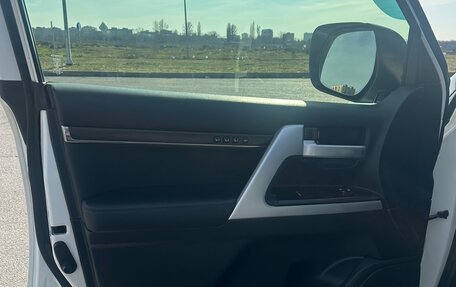 Toyota Land Cruiser 200, 2018 год, 7 050 000 рублей, 30 фотография