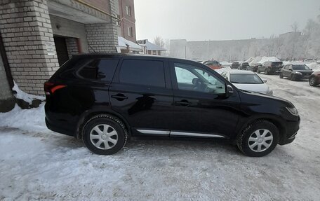 Mitsubishi Outlander III рестайлинг 3, 2016 год, 8 фотография