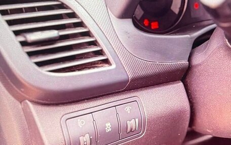 Hyundai Solaris II рестайлинг, 2011 год, 870 000 рублей, 9 фотография