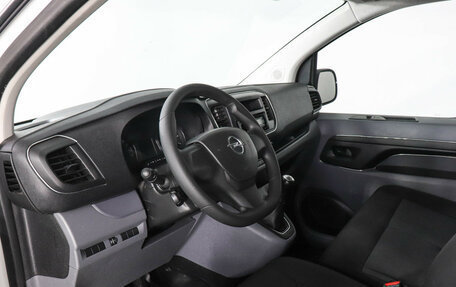 Opel Vivaro, 2020 год, 1 550 000 рублей, 9 фотография