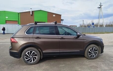Volkswagen Tiguan II, 2018 год, 2 700 000 рублей, 2 фотография