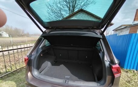 Volkswagen Tiguan II, 2018 год, 2 700 000 рублей, 9 фотография