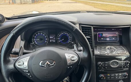 Infiniti QX70, 2014 год, 2 450 000 рублей, 14 фотография