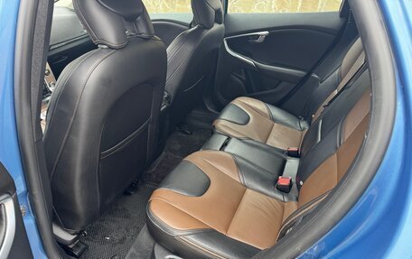 Volvo V40 Cross Country I, 2016 год, 1 799 999 рублей, 14 фотография