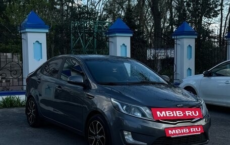 KIA Rio III рестайлинг, 2013 год, 860 000 рублей, 2 фотография