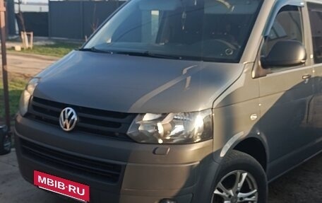 Volkswagen Caravelle T5, 2010 год, 1 390 000 рублей, 2 фотография