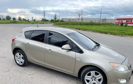 Opel Astra J, 2011 год, 670 000 рублей, 2 фотография