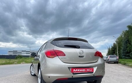 Opel Astra J, 2011 год, 670 000 рублей, 3 фотография