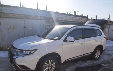 Mitsubishi Outlander III рестайлинг 3, 2019 год, 2 150 000 рублей, 2 фотография