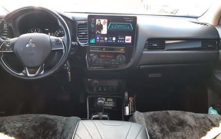 Mitsubishi Outlander III рестайлинг 3, 2019 год, 2 150 000 рублей, 19 фотография