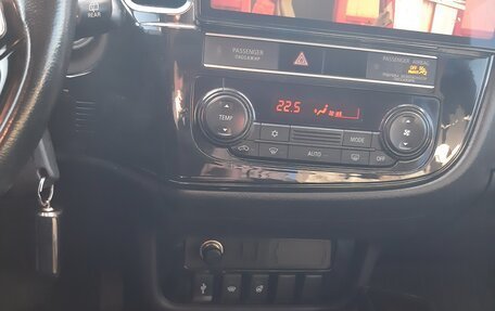 Mitsubishi Outlander III рестайлинг 3, 2019 год, 2 150 000 рублей, 12 фотография