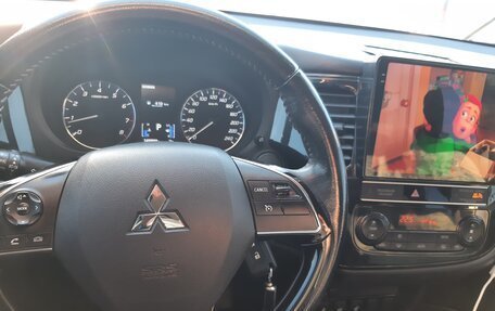 Mitsubishi Outlander III рестайлинг 3, 2019 год, 2 150 000 рублей, 16 фотография