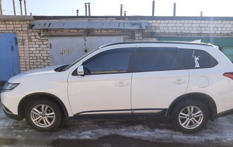 Mitsubishi Outlander III рестайлинг 3, 2019 год, 2 150 000 рублей, 25 фотография