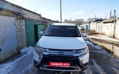 Mitsubishi Outlander III рестайлинг 3, 2019 год, 2 150 000 рублей, 24 фотография