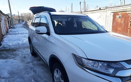 Mitsubishi Outlander III рестайлинг 3, 2019 год, 2 150 000 рублей, 40 фотография