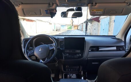 Mitsubishi Outlander III рестайлинг 3, 2019 год, 2 150 000 рублей, 32 фотография