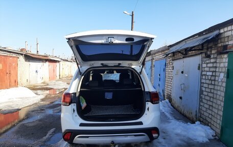 Mitsubishi Outlander III рестайлинг 3, 2019 год, 2 150 000 рублей, 38 фотография