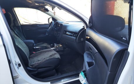 Mitsubishi Outlander III рестайлинг 3, 2019 год, 2 150 000 рублей, 29 фотография