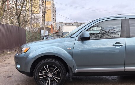 Mitsubishi Outlander III рестайлинг 3, 2007 год, 875 000 рублей, 24 фотография