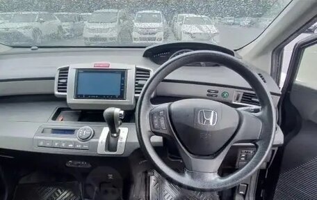 Honda Freed I, 2015 год, 950 000 рублей, 4 фотография