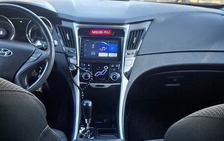 Hyundai Sonata VI, 2012 год, 940 000 рублей, 2 фотография