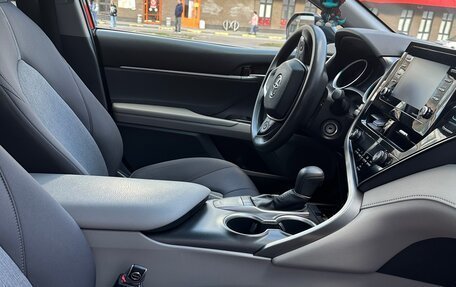 Toyota Camry, 2021 год, 2 200 000 рублей, 11 фотография