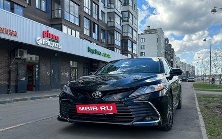 Toyota Camry, 2021 год, 2 200 000 рублей, 3 фотография