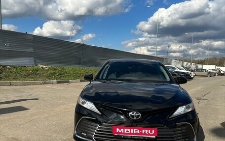 Toyota Camry, 2021 год, 2 200 000 рублей, 4 фотография