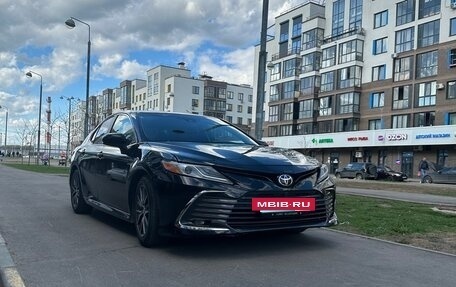 Toyota Camry, 2021 год, 2 200 000 рублей, 2 фотография