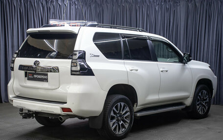 Toyota Land Cruiser Prado 150 рестайлинг 2, 2022 год, 6 398 000 рублей, 5 фотография