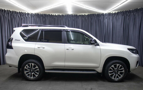 Toyota Land Cruiser Prado 150 рестайлинг 2, 2022 год, 6 398 000 рублей, 4 фотография