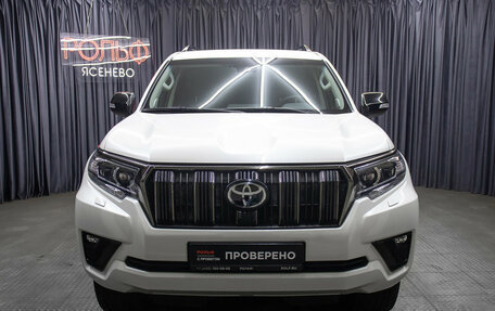 Toyota Land Cruiser Prado 150 рестайлинг 2, 2022 год, 6 398 000 рублей, 2 фотография