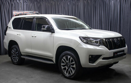 Toyota Land Cruiser Prado 150 рестайлинг 2, 2022 год, 6 398 000 рублей, 3 фотография