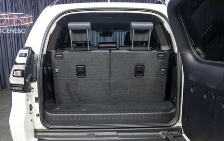 Toyota Land Cruiser Prado 150 рестайлинг 2, 2022 год, 6 398 000 рублей, 9 фотография