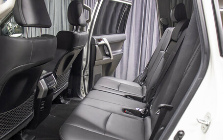 Toyota Land Cruiser Prado 150 рестайлинг 2, 2022 год, 6 398 000 рублей, 12 фотография