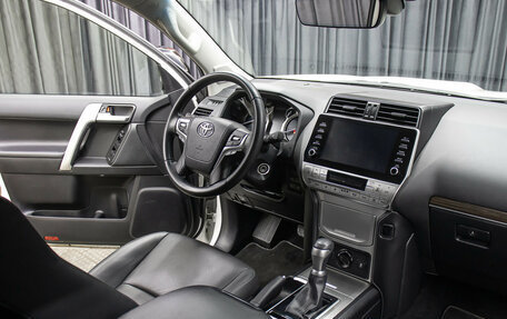 Toyota Land Cruiser Prado 150 рестайлинг 2, 2022 год, 6 398 000 рублей, 11 фотография