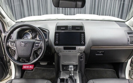 Toyota Land Cruiser Prado 150 рестайлинг 2, 2022 год, 6 398 000 рублей, 15 фотография