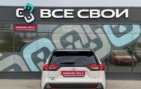 Toyota RAV4, 2021 год, 3 370 000 рублей, 6 фотография