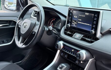 Toyota RAV4, 2021 год, 3 370 000 рублей, 10 фотография